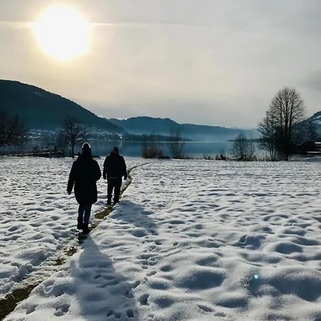 Resi Mit Traumhaftem Seepanorama 아파트